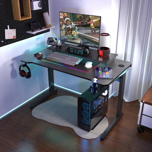 Fohfurniture Alta Escritorio Gamer Mesa LED RGB, Gaming Escritorios para computadora, Superficie de Fibra de Carbono con Control Remoto, portavasos y Gancho para Auriculares 120x60CM